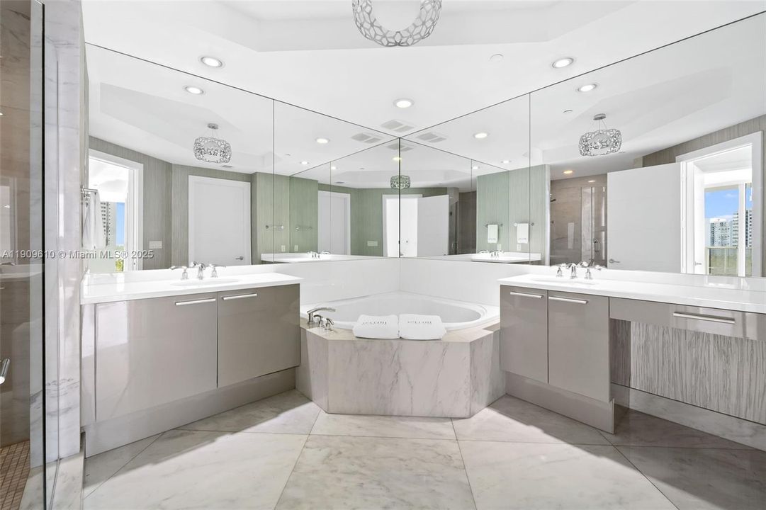 出租: $12,500 (3 贝兹, 3 浴室, 2235 平方英尺)