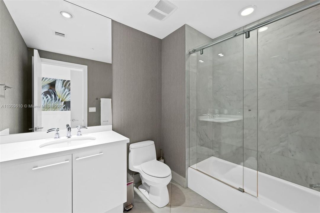 出租: $12,500 (3 贝兹, 3 浴室, 2235 平方英尺)