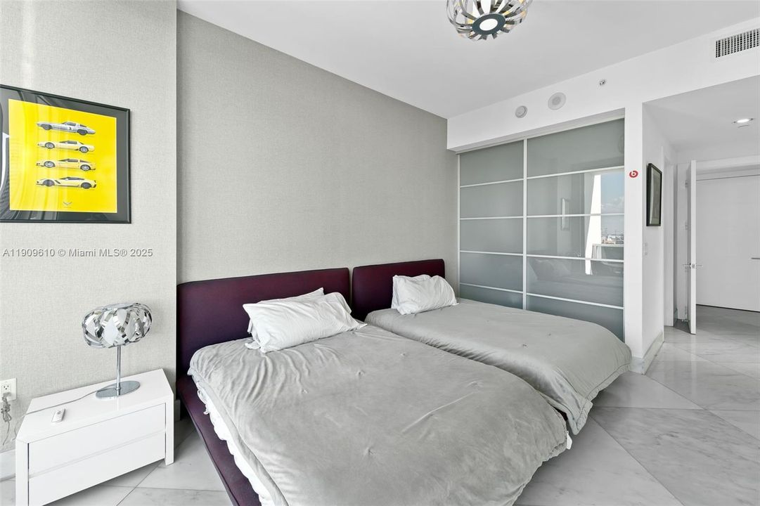 出租: $12,500 (3 贝兹, 3 浴室, 2235 平方英尺)