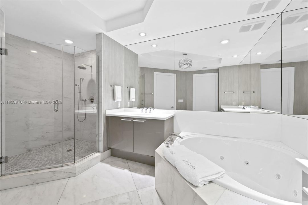 出租: $12,500 (3 贝兹, 3 浴室, 2235 平方英尺)