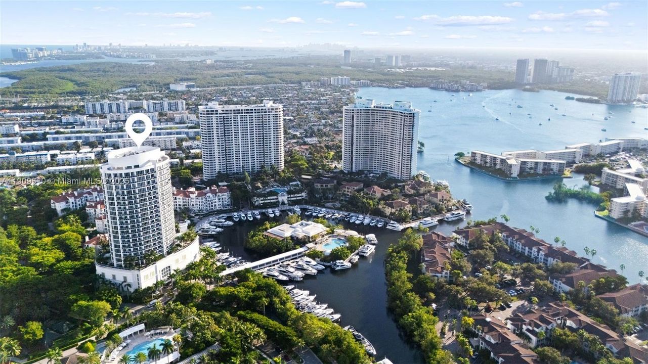 出租: $12,500 (3 贝兹, 3 浴室, 2235 平方英尺)