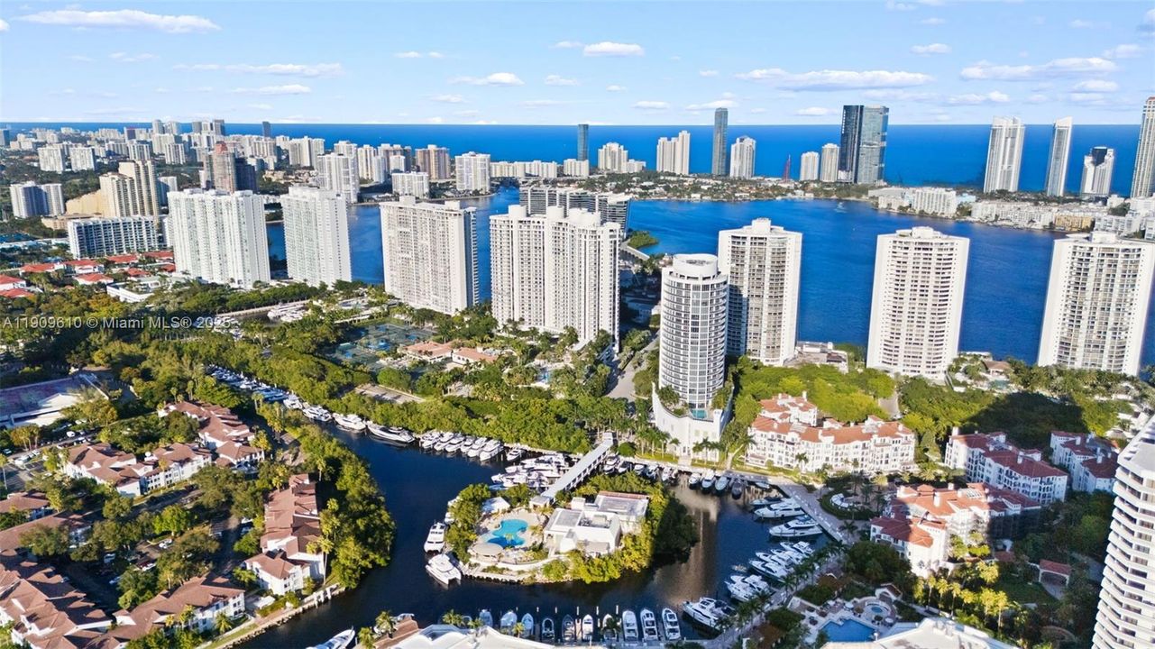 出租: $12,500 (3 贝兹, 3 浴室, 2235 平方英尺)