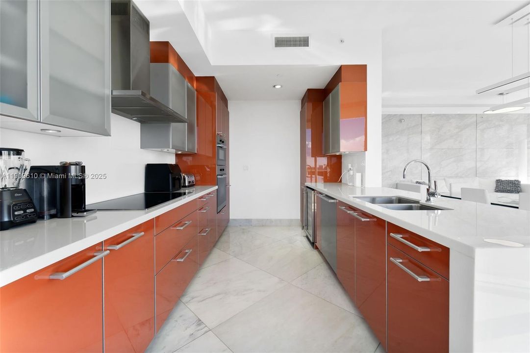 出租: $12,500 (3 贝兹, 3 浴室, 2235 平方英尺)