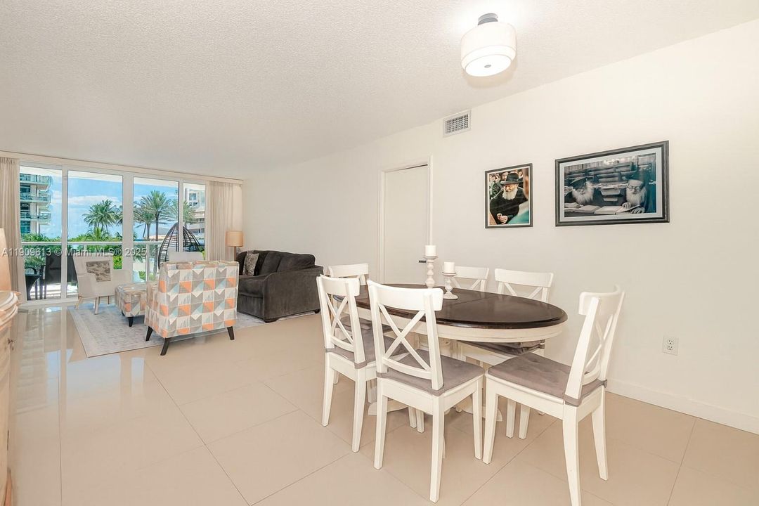 For Sale: $575,000 (2 beds, 2 baths, 1362 Square Feet)