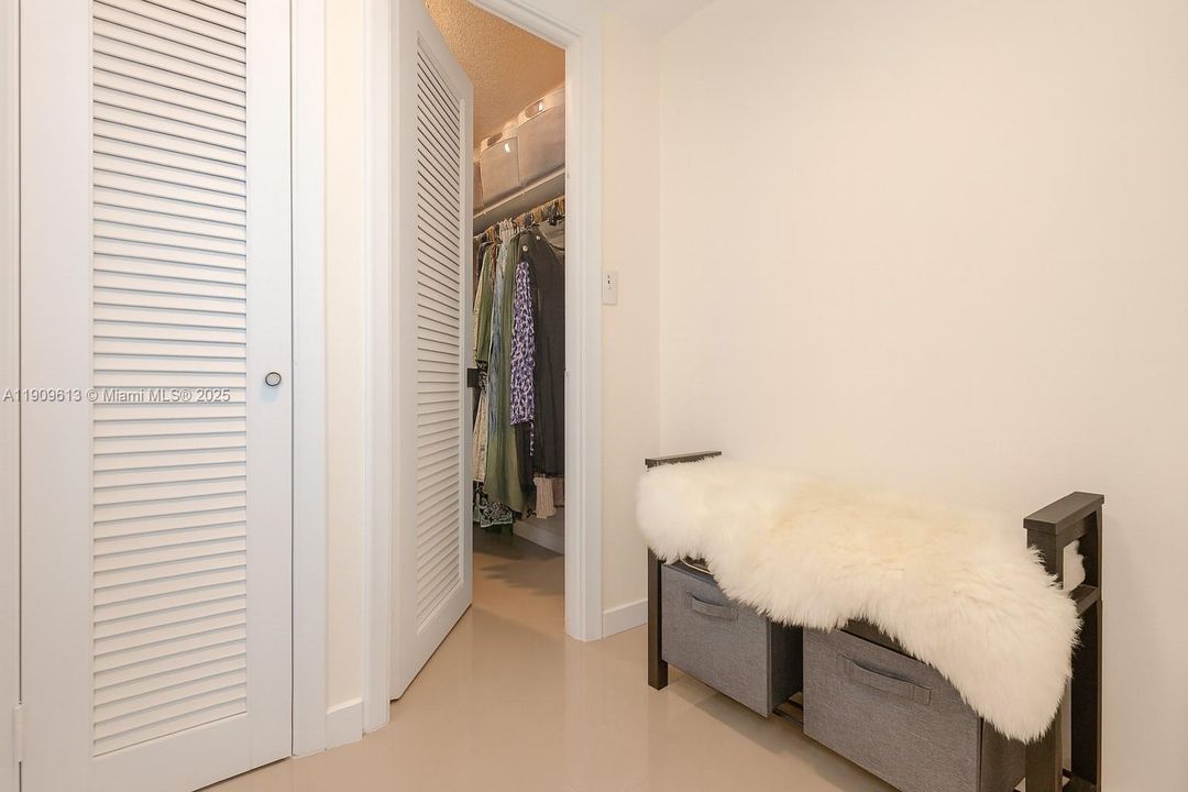 For Sale: $575,000 (2 beds, 2 baths, 1362 Square Feet)