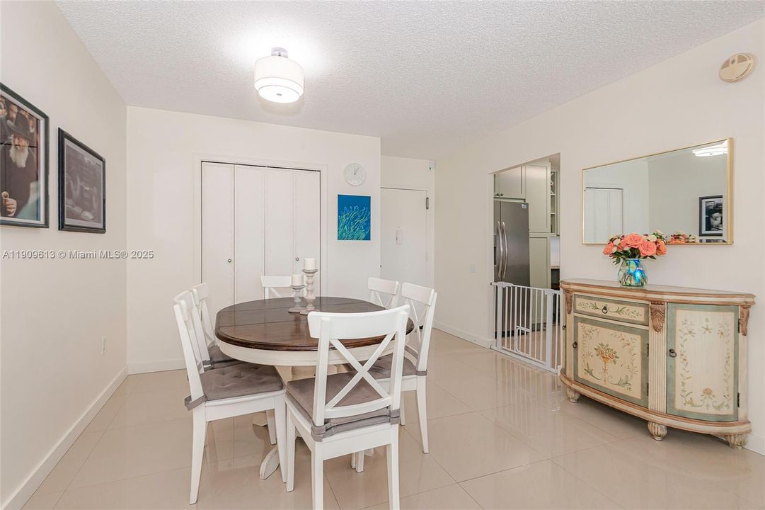 For Sale: $575,000 (2 beds, 2 baths, 1362 Square Feet)