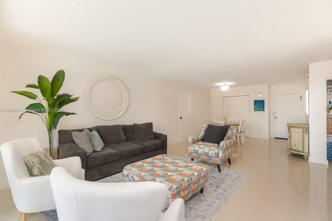 For Sale: $575,000 (2 beds, 2 baths, 1362 Square Feet)