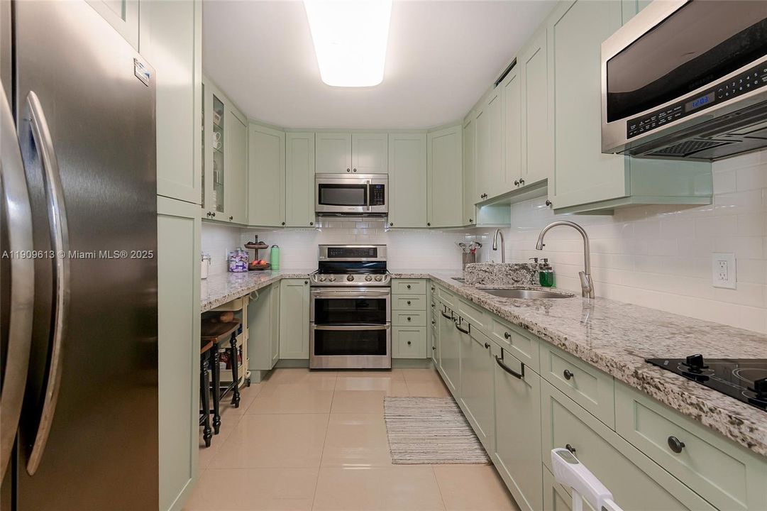For Sale: $575,000 (2 beds, 2 baths, 1362 Square Feet)
