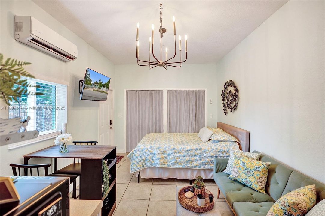 For Sale: $699,000 (2 beds, 1 baths, 1379 Square Feet)