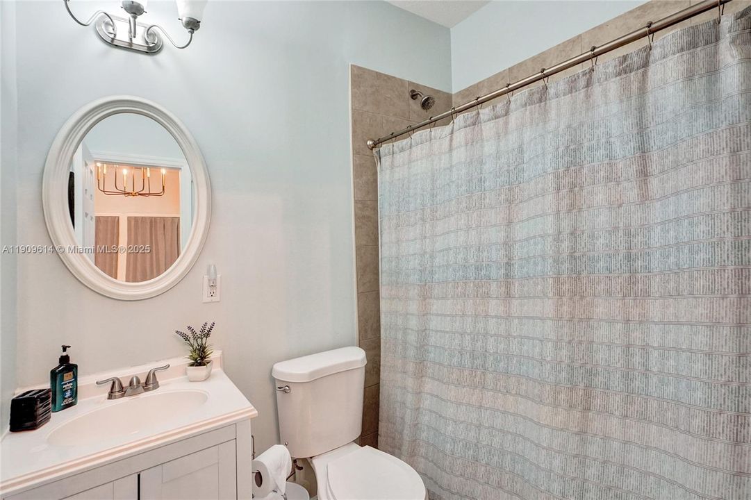 For Sale: $699,000 (2 beds, 1 baths, 1379 Square Feet)