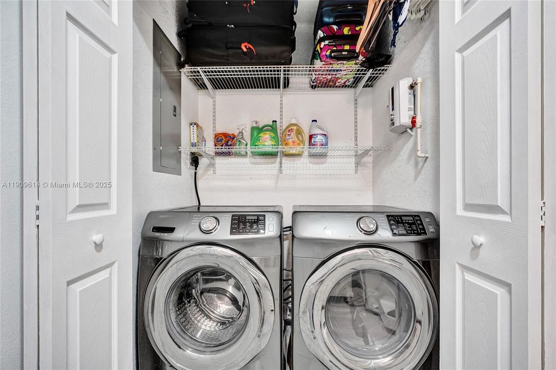 For Sale: $699,000 (2 beds, 1 baths, 1379 Square Feet)