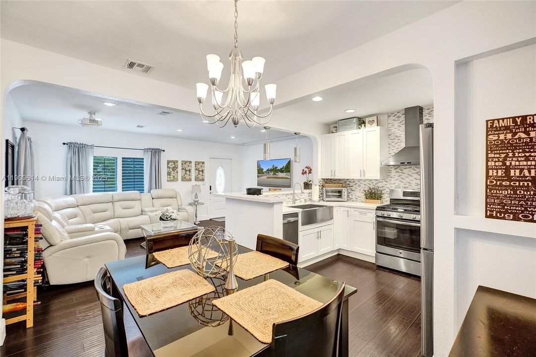 For Sale: $699,000 (2 beds, 1 baths, 1379 Square Feet)