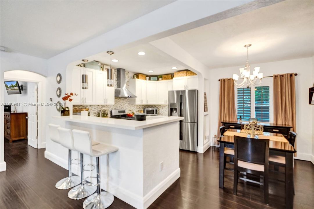 For Sale: $699,000 (2 beds, 1 baths, 1379 Square Feet)