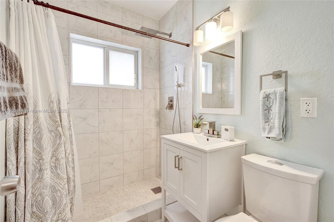 For Sale: $699,000 (2 beds, 1 baths, 1379 Square Feet)