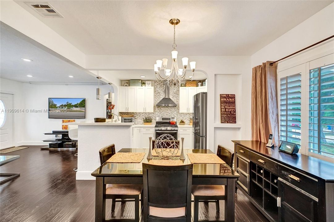 For Sale: $699,000 (2 beds, 1 baths, 1379 Square Feet)