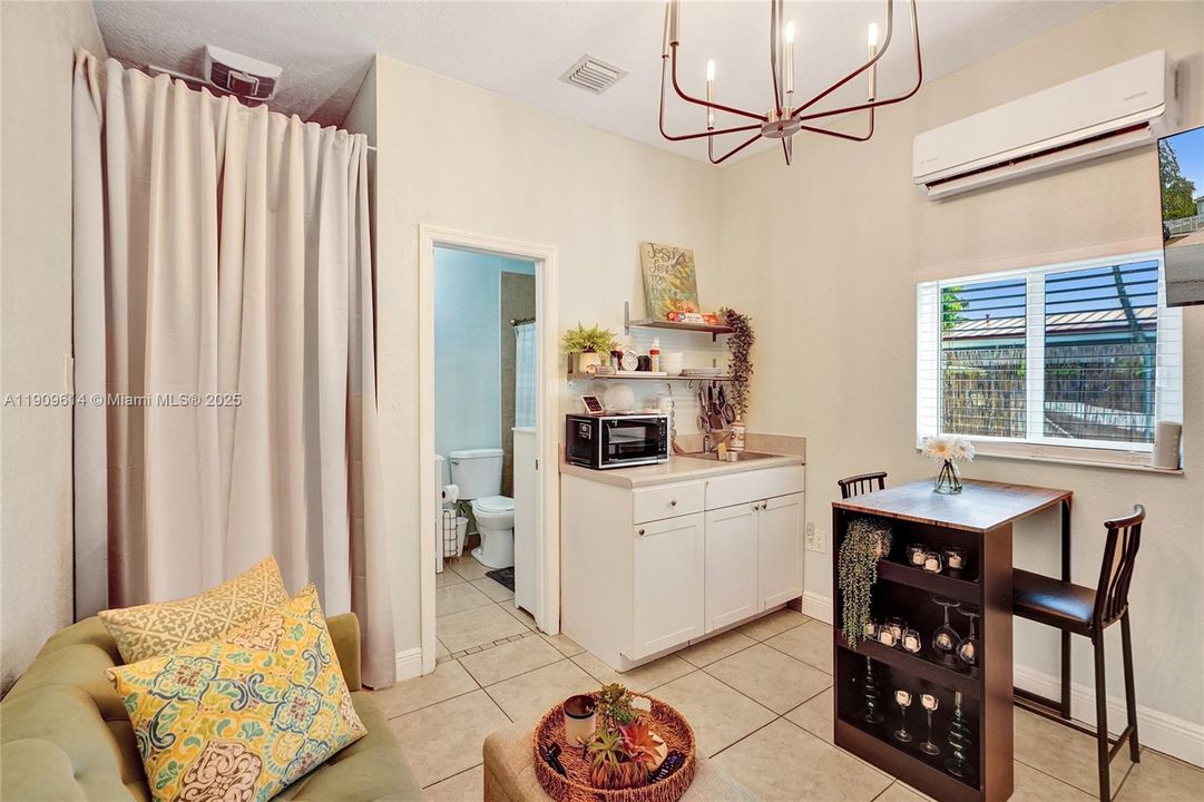 For Sale: $699,000 (2 beds, 1 baths, 1379 Square Feet)