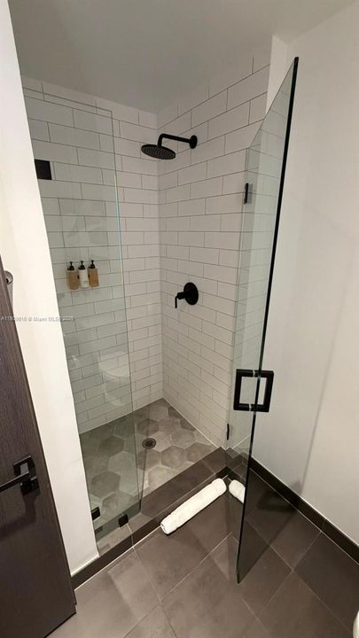 待售: $750,000 (0 贝兹, 1 浴室, 442 平方英尺)