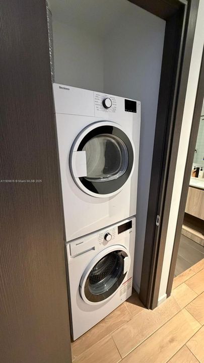 待售: $750,000 (0 贝兹, 1 浴室, 442 平方英尺)