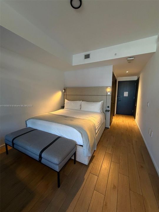 待售: $750,000 (0 贝兹, 1 浴室, 442 平方英尺)