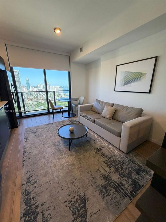 待售: $750,000 (0 贝兹, 1 浴室, 442 平方英尺)