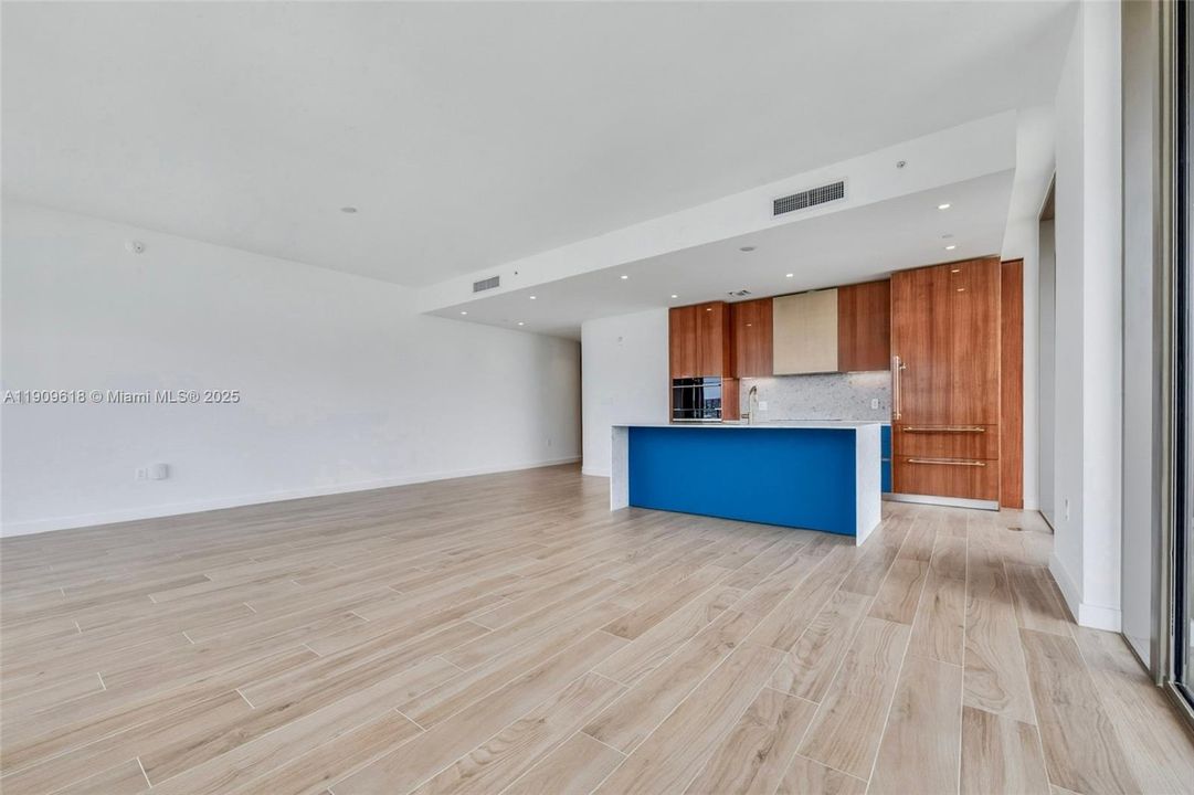 For Rent: $22,000 (3 beds, 3 baths, 1711 Square Feet)