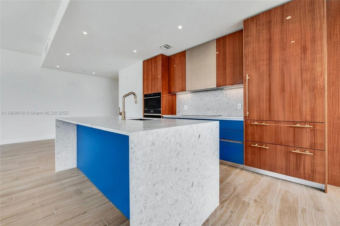 For Rent: $22,000 (3 beds, 3 baths, 1711 Square Feet)