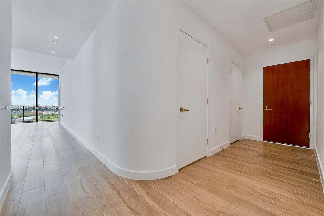 For Rent: $22,000 (3 beds, 3 baths, 1711 Square Feet)