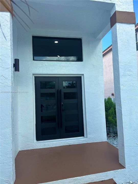 Activo con contrato: $599,000 (3 camas, 2 baños, 2103 Pies cuadrados)