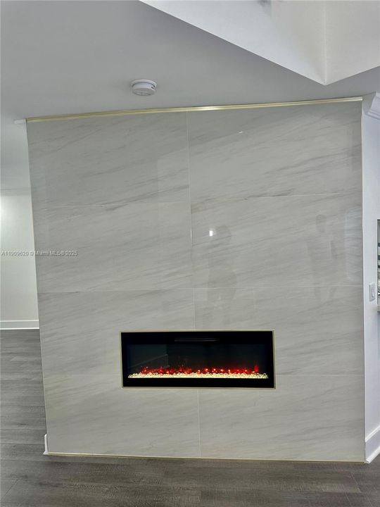 Activo con contrato: $599,000 (3 camas, 2 baños, 2103 Pies cuadrados)