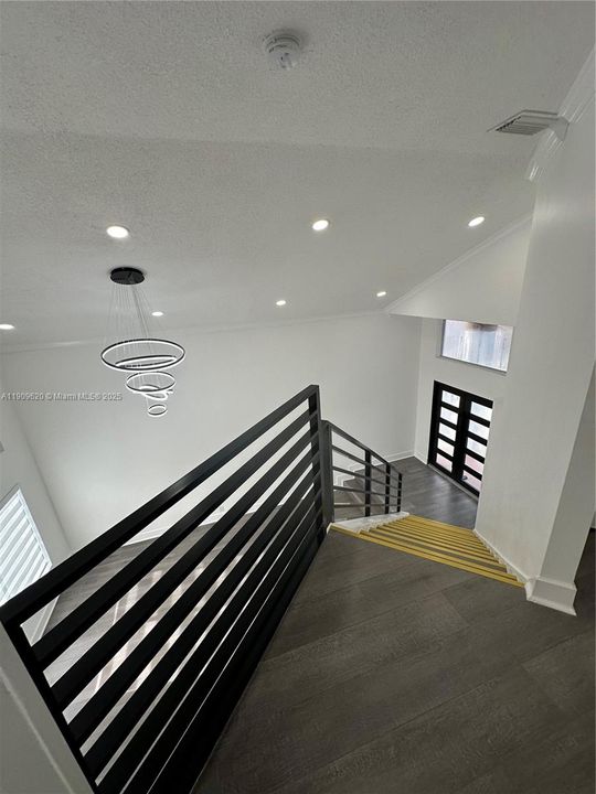 Activo con contrato: $599,000 (3 camas, 2 baños, 2103 Pies cuadrados)