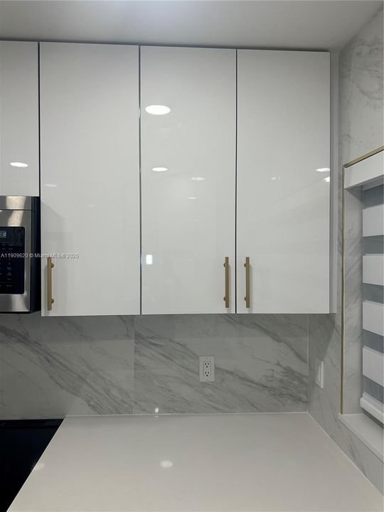 Activo con contrato: $599,000 (3 camas, 2 baños, 2103 Pies cuadrados)