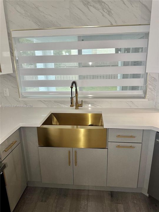 Activo con contrato: $599,000 (3 camas, 2 baños, 2103 Pies cuadrados)