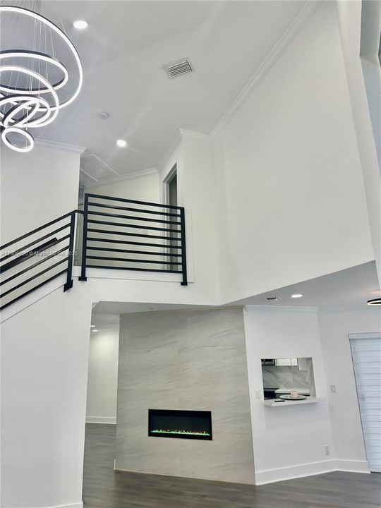 Activo con contrato: $599,000 (3 camas, 2 baños, 2103 Pies cuadrados)