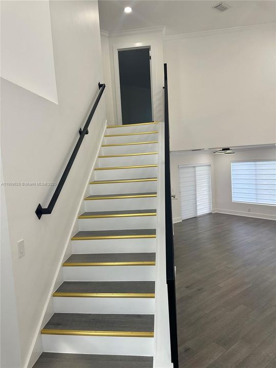 Activo con contrato: $599,000 (3 camas, 2 baños, 2103 Pies cuadrados)