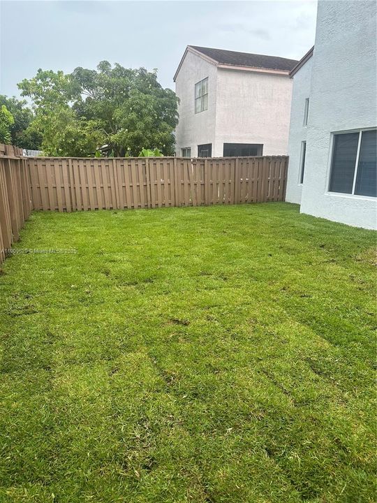 Activo con contrato: $599,000 (3 camas, 2 baños, 2103 Pies cuadrados)