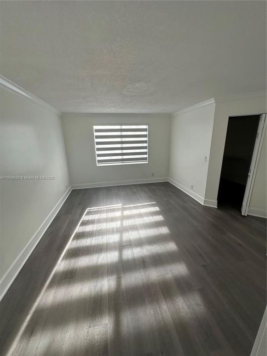 Activo con contrato: $599,000 (3 camas, 2 baños, 2103 Pies cuadrados)