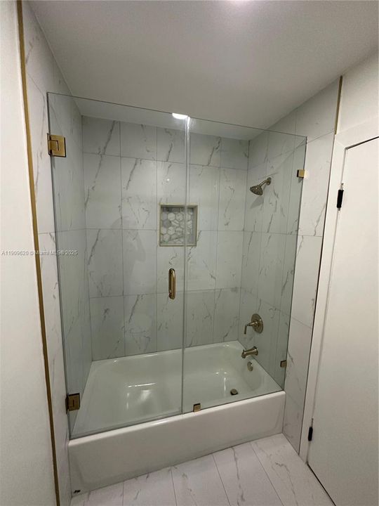 Activo con contrato: $599,000 (3 camas, 2 baños, 2103 Pies cuadrados)