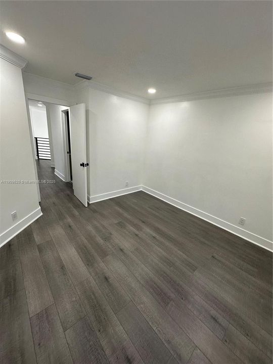 Activo con contrato: $599,000 (3 camas, 2 baños, 2103 Pies cuadrados)