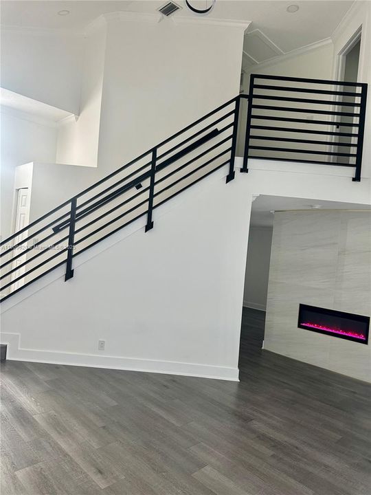 Activo con contrato: $599,000 (3 camas, 2 baños, 2103 Pies cuadrados)