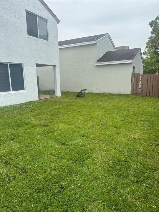 Activo con contrato: $599,000 (3 camas, 2 baños, 2103 Pies cuadrados)