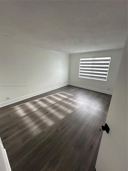 Activo con contrato: $599,000 (3 camas, 2 baños, 2103 Pies cuadrados)