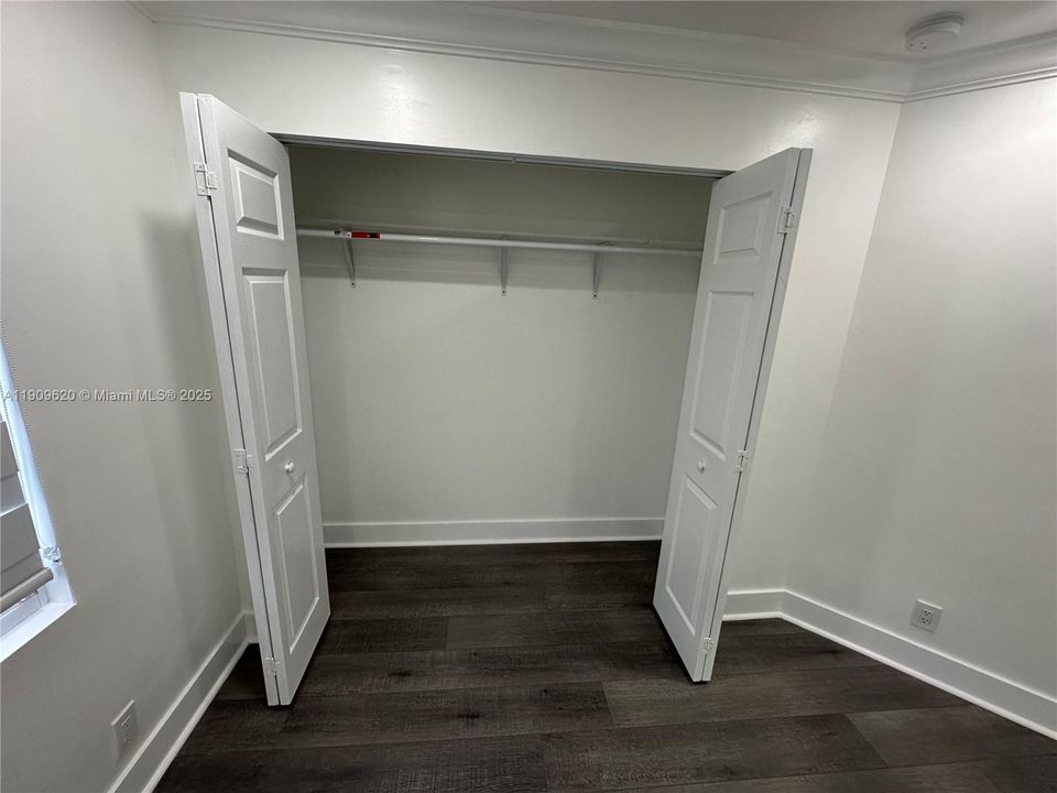 Activo con contrato: $599,000 (3 camas, 2 baños, 2103 Pies cuadrados)