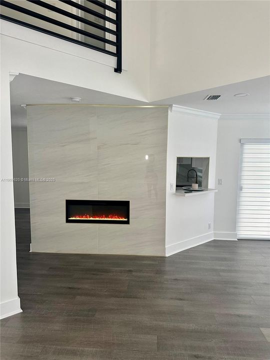 Activo con contrato: $599,000 (3 camas, 2 baños, 2103 Pies cuadrados)