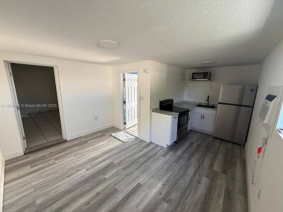 Active With Contract: $1,600 (1 beds, 1 baths, 0 Square Feet)
