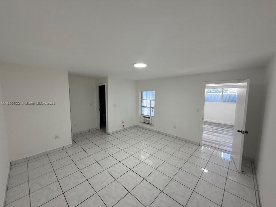 Active With Contract: $1,600 (1 beds, 1 baths, 0 Square Feet)