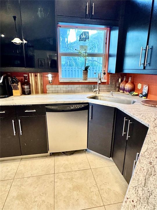 For Sale: $572,000 (3 beds, 2 baths, 1380 Square Feet)