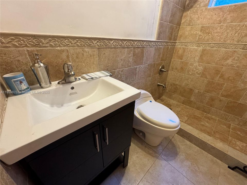 For Sale: $572,000 (3 beds, 2 baths, 1380 Square Feet)