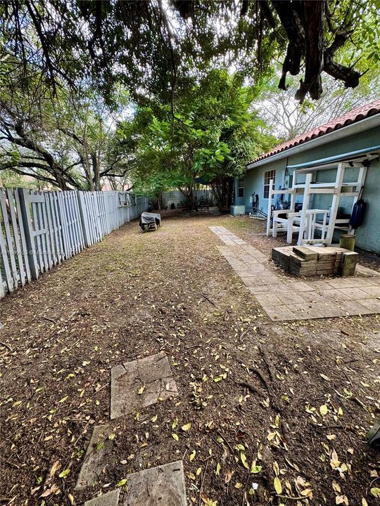 This home has the 2nd LARGEST lot in all of Country Isles, Garden Homes.