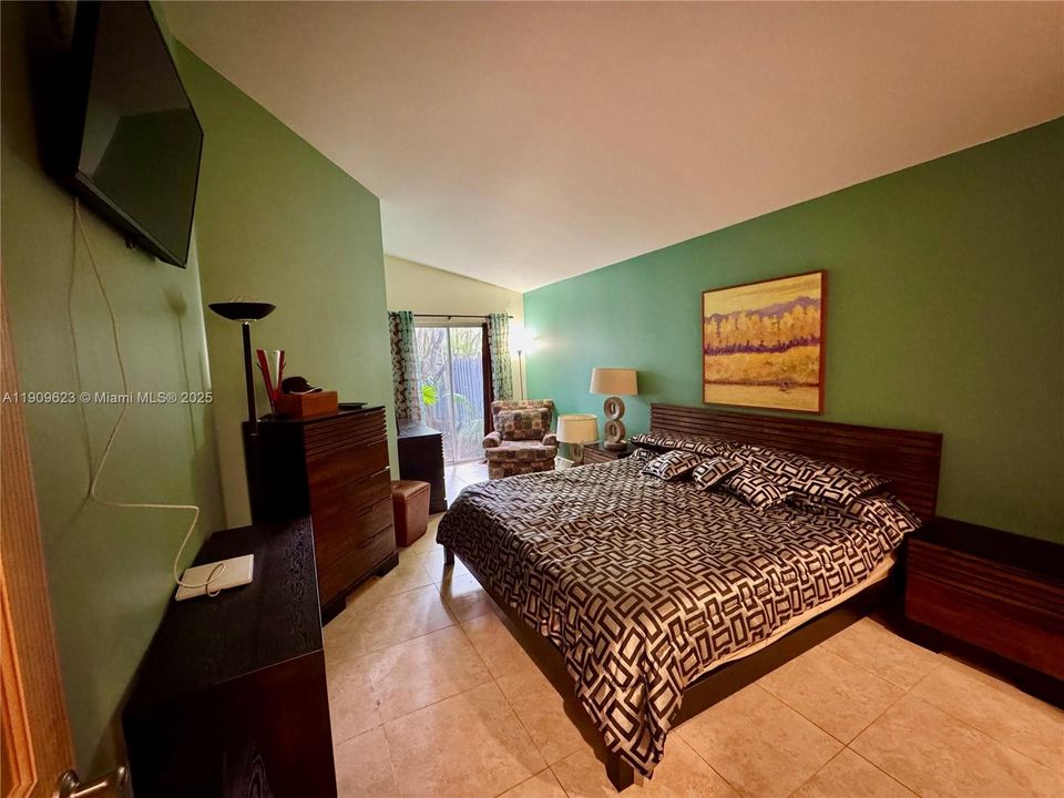 For Sale: $572,000 (3 beds, 2 baths, 1380 Square Feet)