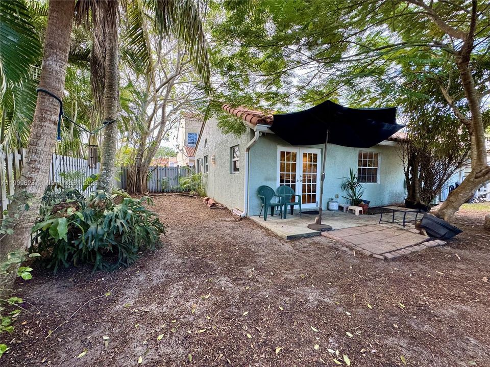 For Sale: $572,000 (3 beds, 2 baths, 1380 Square Feet)